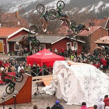 En fin sekvensbild p&aring; en v&auml;l utf&ouml;rd bak&aring;tvolt.. Foto: Johan S&ouml;derlund. &Aring;kare: Linus Sj&ouml;holm.