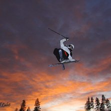 David i fet pose med h&auml;rlig tailgrab. Samma fotot. Foto: Ronald Lahti. &Aring;kare: David Torneus.