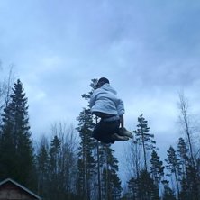 hoppa lite! Drog typ 7:a ! me n&aring;n grab!. Foto: Marcus Haemkin. &Aring;kare: ANTON!.