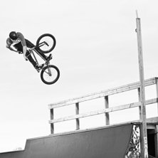 Axel P sl&auml;nger en fet turndown i uppsala! 

www. Foto: Jonathan Birkemyr. &Aring;kare: Axel Parke.