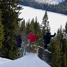 Foto: Oscar Bj&ouml;rn. &Aring;kare: Jonas R&ouml;nnblad, Albin Forsberg, Daniel Svensson.