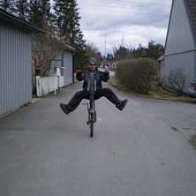 Jag &auml;r ute och leker lite l&auml;tt. Foto: Christoffer Roos. &Aring;kare: Elias Lidstr&ouml;m.