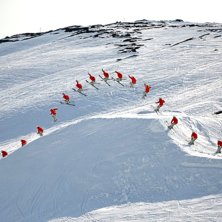 Max gapar cornern p&aring; freeride och passar p&aring; att . Foto: Robbin G&auml;lliner. &Aring;kare: Max Hemmingsson.