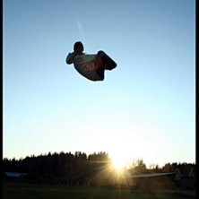 en bild p&aring; mig n&auml;r jag hoppar...lillebror som to. Foto: Johan Bogg. &Aring;kare: Niklas Bogg.