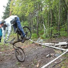 Mitt f&oslash;rste og eneste fors&oslash;k p&aring; DH konkurranse.. Foto: Trond Vidar. &Aring;kare: Are Tallak.