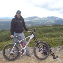 Jag p&aring; toppen av Fun&auml;sb&auml;rget med min nya k&auml;rle. Foto: Carl Dyborn. &Aring;kare: Kalle Kax Karlgren.