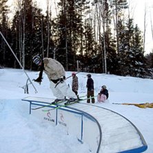 k&ouml;r en b&ouml;jd rail:). Foto: Brogge. &Aring;kare: Kim L&ouml;fgren(jag).