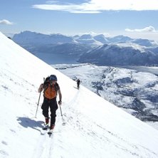 Traversing the steep slopes of Drangen (see other . Foto: Olav Solberg. &Aring;kare: Ivar Kemp Hansen and Anett Haugan.
