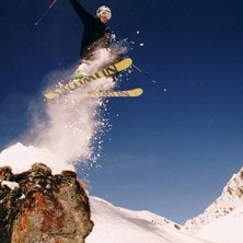 Vi byggde en liten kick p&aring; en klippa i pudret :). Foto: David Samuellson. &Aring;kare: Daniel Ahlstrand.