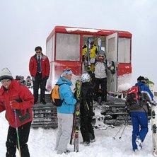 Foto: Jan Stala. &Aring;kare: Smart and classy, the driver of the snow-cat wearing a tie.