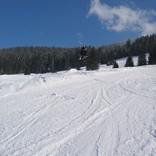 Jag hoppar i ett hopp (beh&ouml;vs det s&auml;gas?). Foto: Robba. &Aring;kare: Albin.