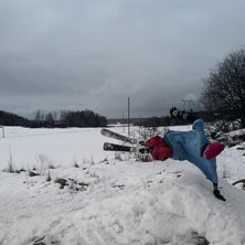 jag planterar min hand p&aring; en liten kick obs fotat. Foto: anton . &Aring;kare: kumlinan.