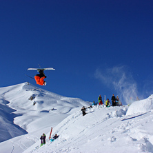 Simon laddar frontflip in das sonnenshine :) @Gavv. Foto: Hedda Berander. &Aring;kare: Simon Gavelin.