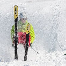 glider &ouml;ver ett vattenhinder. Foto: Johan. &Aring;kare: Andreas H&auml;llgren.