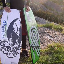 min och tv&aring; kompisras wakeskates. Foto: jag. &Aring;kare: ingen.