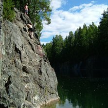 underbart st&auml;lle utanf&ouml;r hofors som sagt.. fint . Foto: kommer inte ih&aring;g ju. &Aring;kare: ingen &aring;ker n&aring;t men tommy kl&auml;ttrar och joel st&aring;r &aring; sp&auml;nner sig.