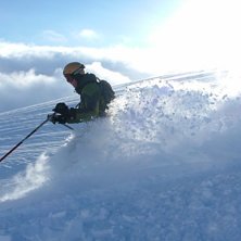 Sv&aring;gern njuter av grymt fint puder p&aring; Nordals.(T. Foto: Patric G Renstr&ouml;m. &Aring;kare: Niklas Renstr&ouml;m.