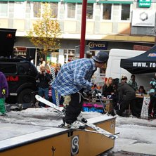 Rollin&amp;#039; Snow Railjam 2010

Fler bilder:. Foto: Emil Rockl&ouml;v. &Aring;kare: Hampus &Ouml;hlin.