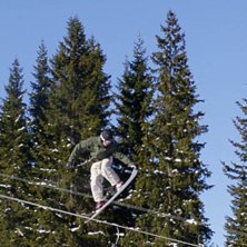 H&auml;nger upp ett nosgrepp i ett av Bigjumpen i Trys. Foto: Anna Wallin. &Aring;kare: Adam Claeson.