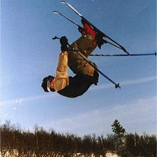 En liten fram&aring;tvolt (jag har klippt bort marken s. Foto: Andreas. &Aring;kare: Jag.