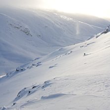 Fortsatt h&auml;rlig &aring;kning under Hemavan Student Ski. Foto: Johan Karlsson.
