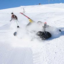Max ska sk&auml;ra in fr&aring;n v&auml;nster och tillbacks f&ouml;. Foto: Felix Hindemo. &Aring;kare: Oskar Edvall och Max ?.