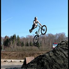 adde drar en sjuk nofooter cancan. Foto: andreas knoop. &Aring;kare: adde.