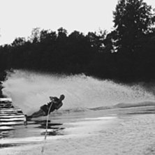 Spegelblank kv&auml;ll i sk&auml;rg&aring;rden.