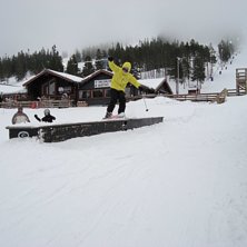 f&ouml;rsta g&aring;ngen med nya skidorna , sen ser de lite. Foto: vvene. &Aring;kare: jag.