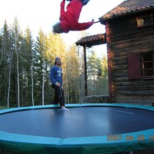 hoppar ur bild:P. Foto: frej lindstr&ouml;m. &Aring;kare: elias.