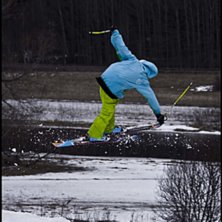 Flerkz Pojken tar tag i skidan under flerkz BBQ i . Foto: Robin Andersson. &Aring;kare: Andreas Urtell.