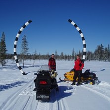 V&auml;ldigt fint kort p&aring; Den ber&ouml;mda polcirkeln ! . Foto: Olov Nystr&ouml;m. &Aring;kare: Jag &aring; pappa.