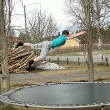 Superman Frontflip. Foto: Bj&ouml;rn Vredin. &Aring;kare: Victor &Aring;kerlund.