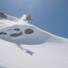 Fl&auml;ker ut f&ouml;r en klippa i riktigt h&ouml;g fart.. Foto: Nordis. &Aring;kare: Eric Gervais.