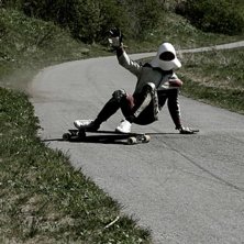 Snakey drar upp en massiv slaid i ca 40 km/h. M&auml;k. Foto: Martin Klawitter. &Aring;kare: Snakie.