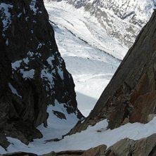 Ner i en av alla Grand Montets brantakorridoret. D. Foto: Mikael P&aring;lsson. &Aring;kare: Saknas sn&ouml;.