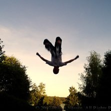 F&ouml;rs&ouml;ker mig p&aring; en bak&aring;tvolt, det &auml;r faktiskt. Foto: Brosan. &Aring;kare: Phillip N&auml;ss&eacute;n.