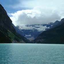 H&auml;r &auml;r vi uppe vid en av de alla glaci&auml;r sj&ouml;ar. Foto: Johan Axberg. &Aring;kare: Louise Glacier.