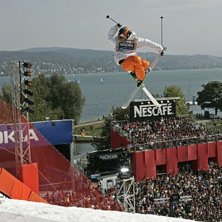 Foto: Felix Frey. &Aring;kare: Martin Misof (AUT) g&ouml;r sin vinnande Switch 1080 med grab..