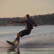 Jag &auml;r ute och cruisar med wakeboard, fett soft. . Foto: Bj&ouml;rn Hagberg. &Aring;kare: Mikael Hagberg.