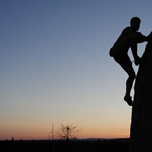 Bouldering i Brunflo en sen augustikv&auml;ll!. Foto: Fredrik Olofsson. &Aring;kare: Tobias Palmborg.