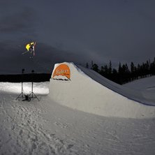 st&ouml;ten by night

sw cork 5 nose. Foto: Christoffer Wasteg&aring;rd. &Aring;kare: Maximilliam Smith.