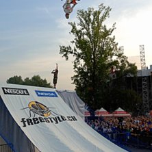 Foto: Marc Zander. &Aring;kare: Mat Rebeaud (SUI) showed daredevil tricks as the Nac Nac Backflip one hand.