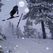 Skidan flyger bara av! . Foto: Andreas. &Aring;kare: Josef Alm.