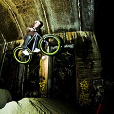 nicklasholmberg.se. Foto: Nicklas Holmberg. &Aring;kare: Ja vem kan du vara!.