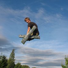 lite lek med studsmatteskidor. Foto: Johan Olsson. &Aring;kare: Simon Sandstr&ouml;m.