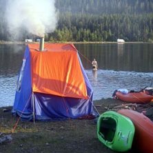 Finnarnas t&auml;ltbastu, en gemytlig plats med st&aring;pl. Foto: Emma Lundgren.