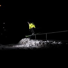 Kinkan railar lite p&aring; handrail. Foto: Carl Sandquist. &Aring;kare: Gustav Kindgren.