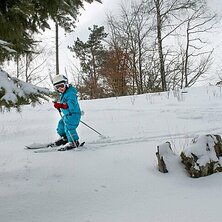 Offpisten p&aring; andra sidan liften &auml;r b&aring;de l&auml;tt&aring;. Foto: Fabian Rimfors.