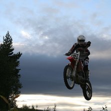 Martin tar steget och pekar var sk&aring;pet ska st&aring;!. Foto: Adrian Fr&ouml;lund. &Aring;kare: Martin Nilsson.